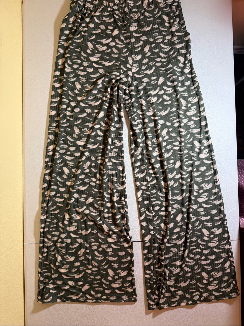 entro Olive Green Wide-Leg falling leaf print Pants NWT size Large - Picture 4 of 9